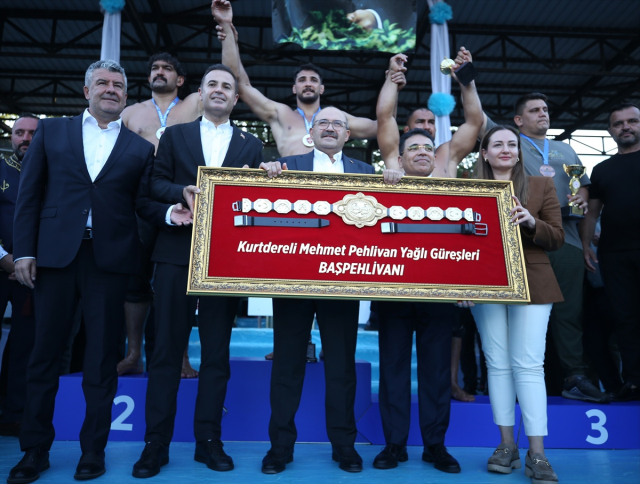 66. Kurtdereli Mehmet Pehlivan Yağlı Güreşleri'nin başpehlivanı belli oldu