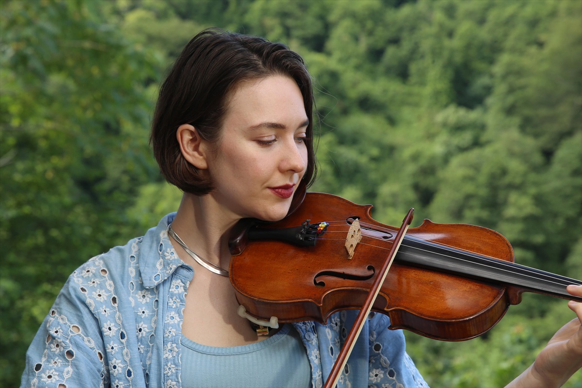 Audrey Wozniak: Türk Müziğini Keşfeden Keman Sanatçısı