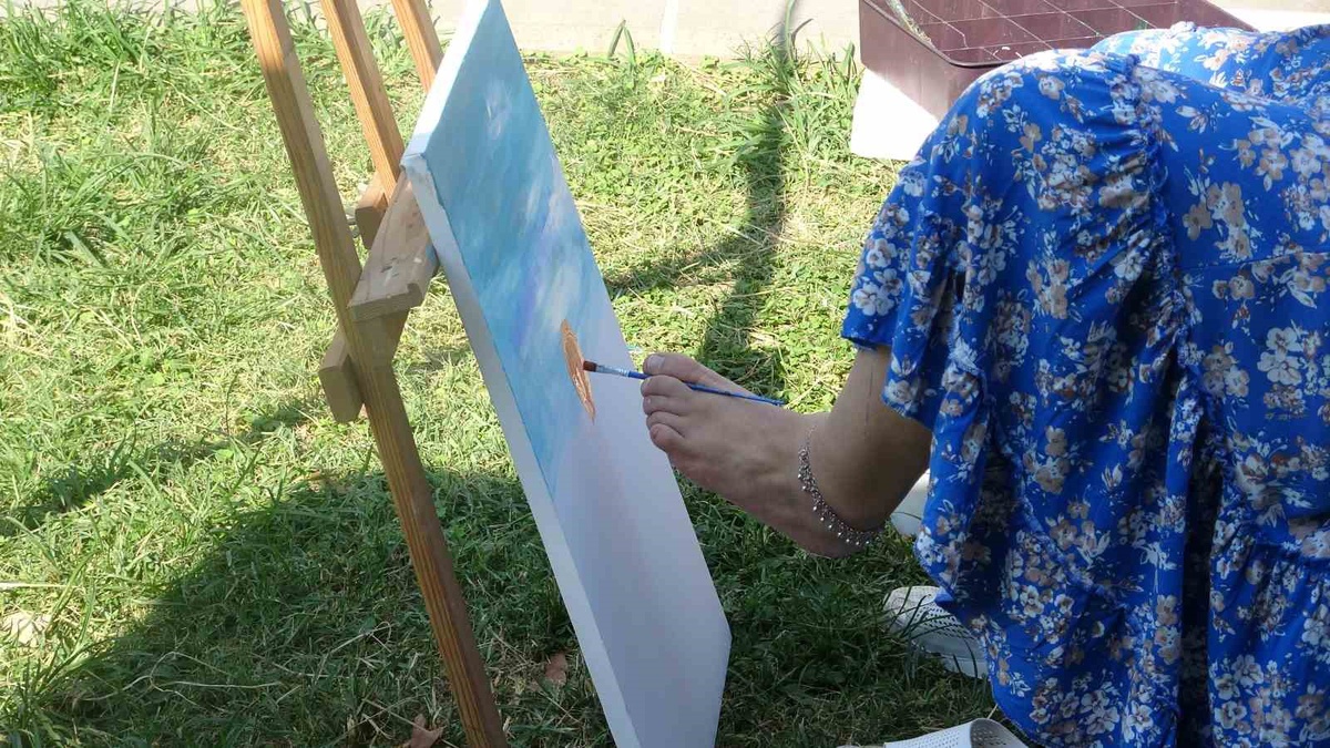 Ayaklarıyla Resim Yapan Ressam: Ayşe Işık