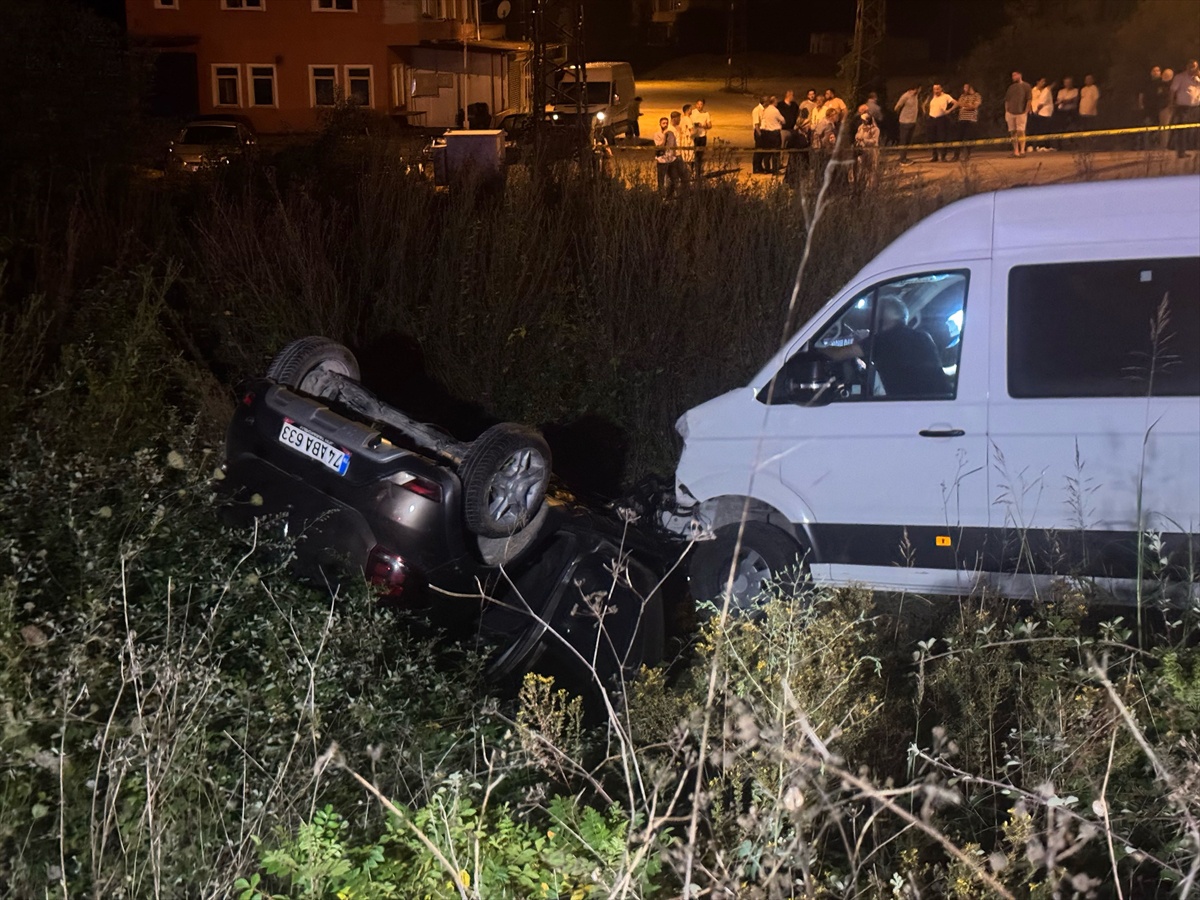 Bartın'da Minibüs ve Otomobil Çarpıştı: 11 Yaralı