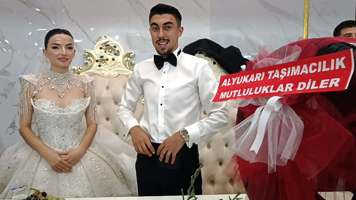 Düğünde İlginç Hediye: Araç Lastiği