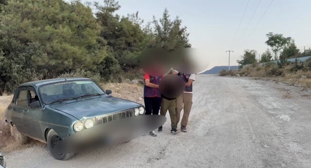 Babasının gözleri önünde silahla kaçırdı! Eski sevgili dehşeti kameralara yansıdı