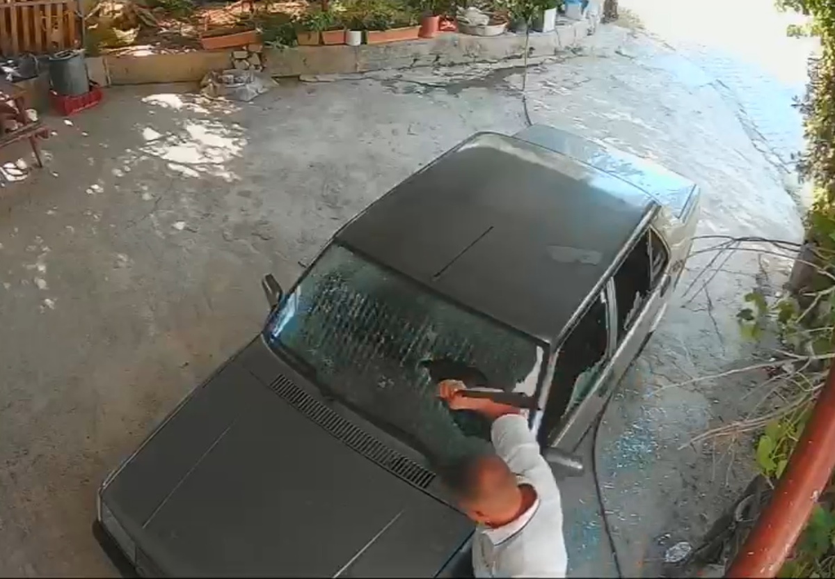 Eski Sevgiliye Satırla Saldırı