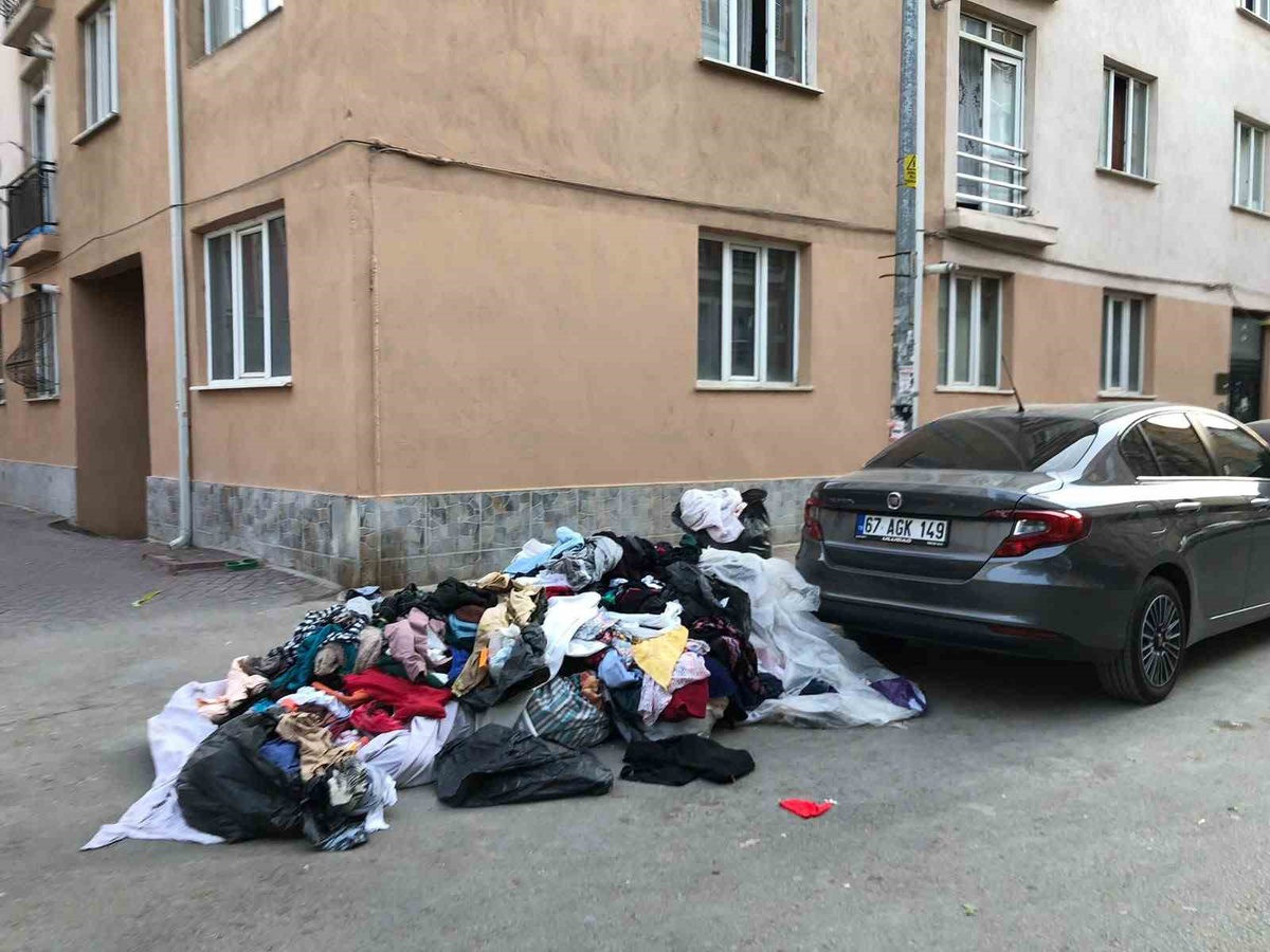 Eskişehir\'de Kıyafet Yığını Tepkisi
