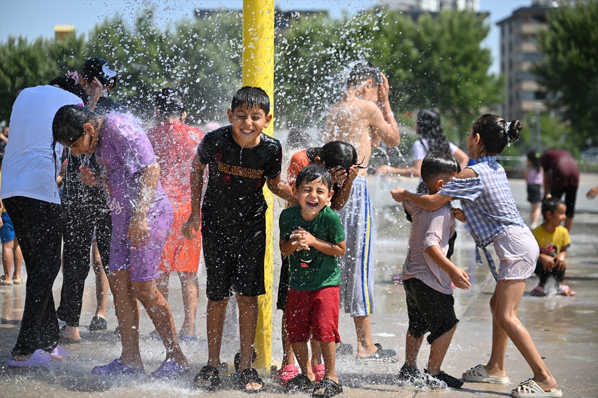 Gaziantep'te Sıcak Hava Hayatı Olumsuz Etkiliyor
