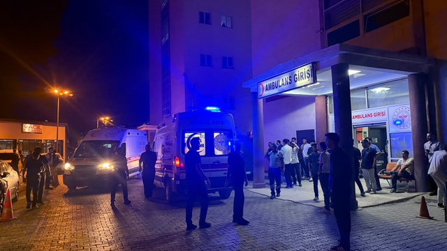 Hakkari'de düğün öncesi damat ve 2 yakını taşlı sopalı kavgada yaralandı