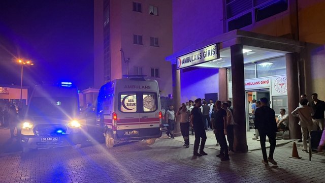 Hakkari'de düğün öncesi damat ve 2 yakını taşlı sopalı kavgada yaralandı