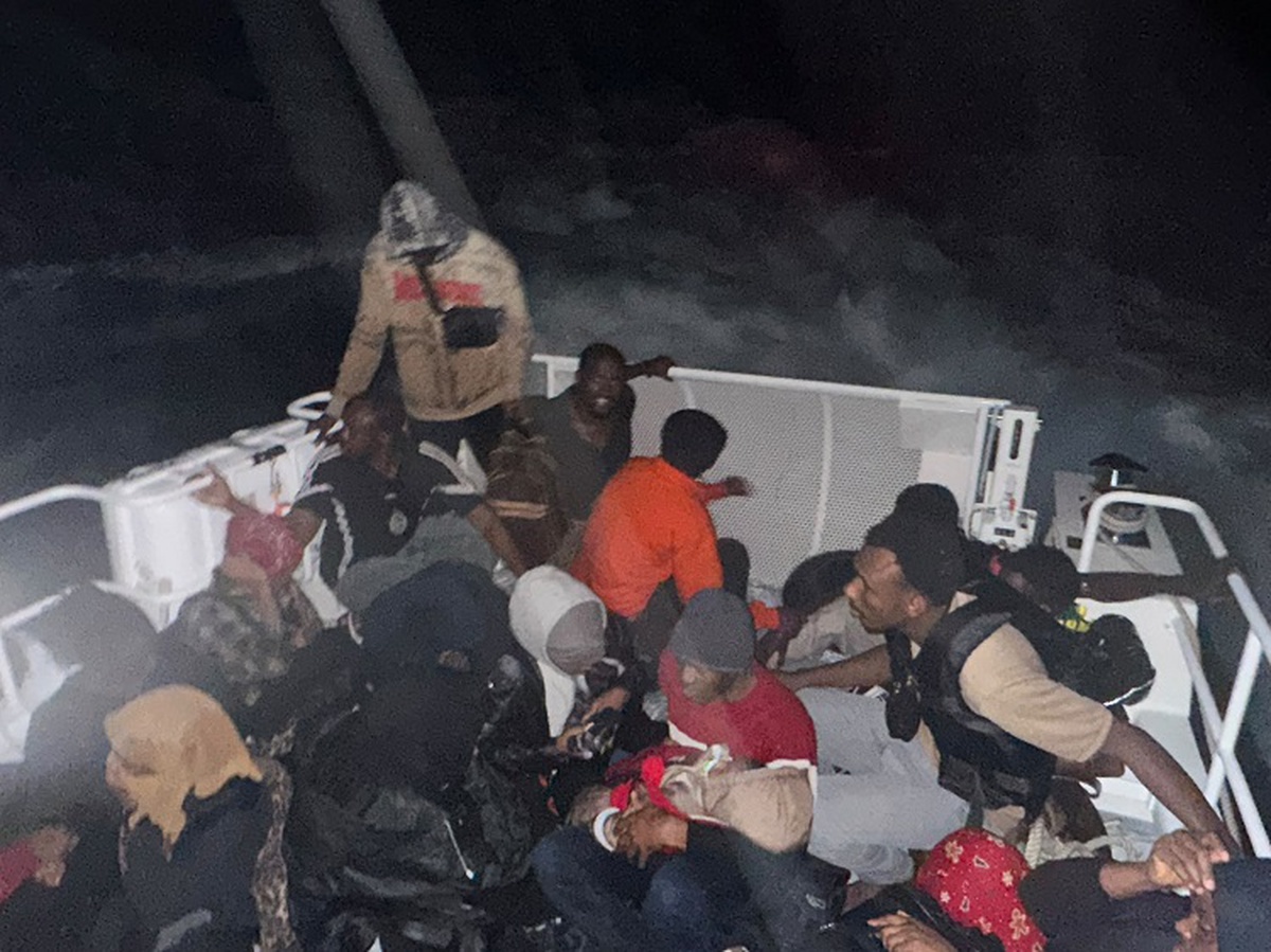 İzmir Açıklarında 51 Düzensiz Göçmen Yakalandı