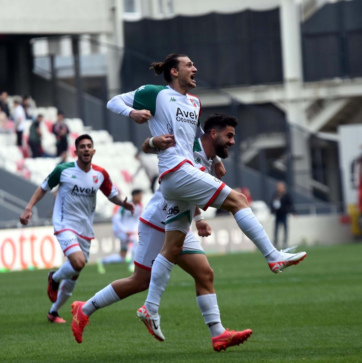 Karşıyaka, Fatih Taşdelen ile Anlaştı