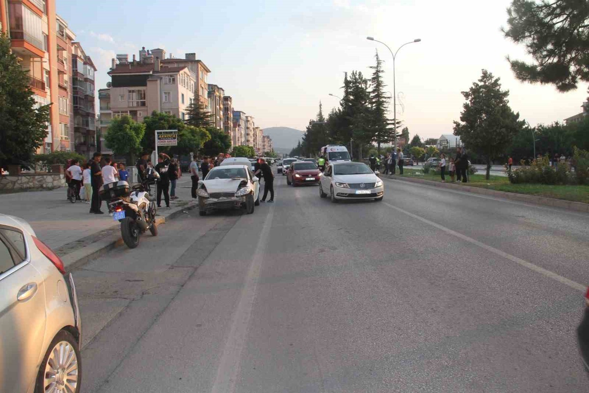 Beyşehir'de Zincirleme Kaza: 3 Yaralı
