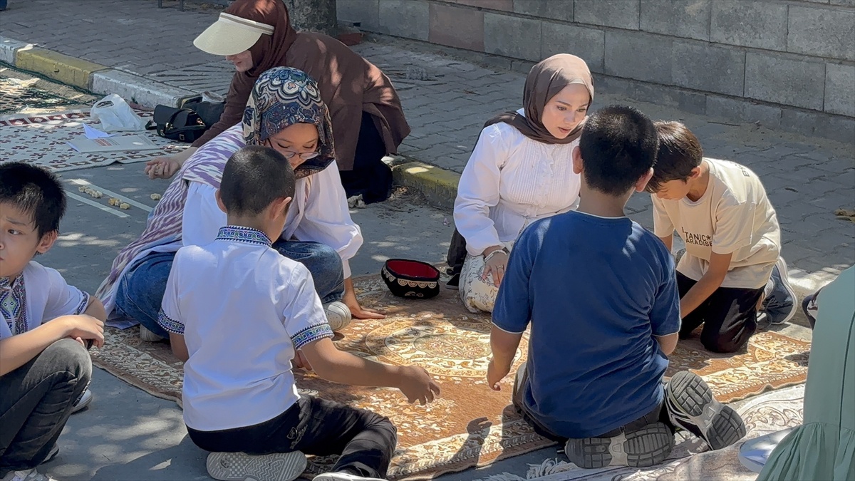 Uygur Sokak Oyunları Şenliği Düzenlendi
