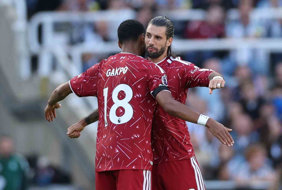 Liverpool, Newcastle ile Beraber Kaldı