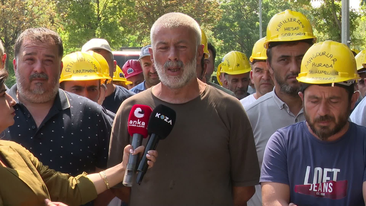 İşçiler Bakanlık Önünde Eylemde