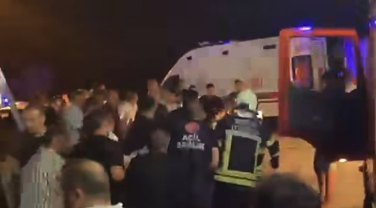 Bartın'da Minibüs ve Otomobil Çarpıştı