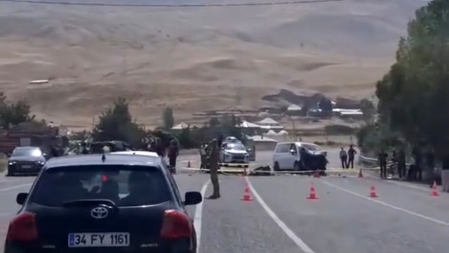 Muradiye'de Kafa Kafaya Çarpışma: 2 Ölü, 9 Yaralı