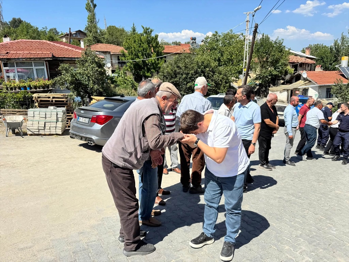 Nallıhan Kaymakamı şehit ailesini ziyaret etti