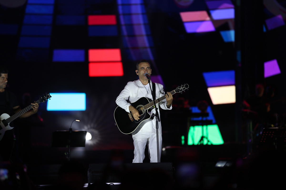 Ferhat Göçer Ordu\'da Konser Verdi