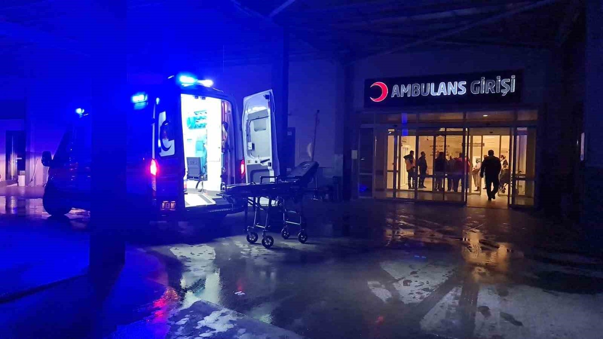 Minibüs tarlaya uçtu: 1 ölü, 2 yaralı
