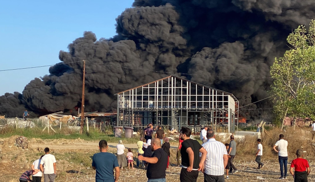 Tekirdağ’da geri dönüşüm tesisinde korkutan yangın: 4 ev ve otomobil yandı