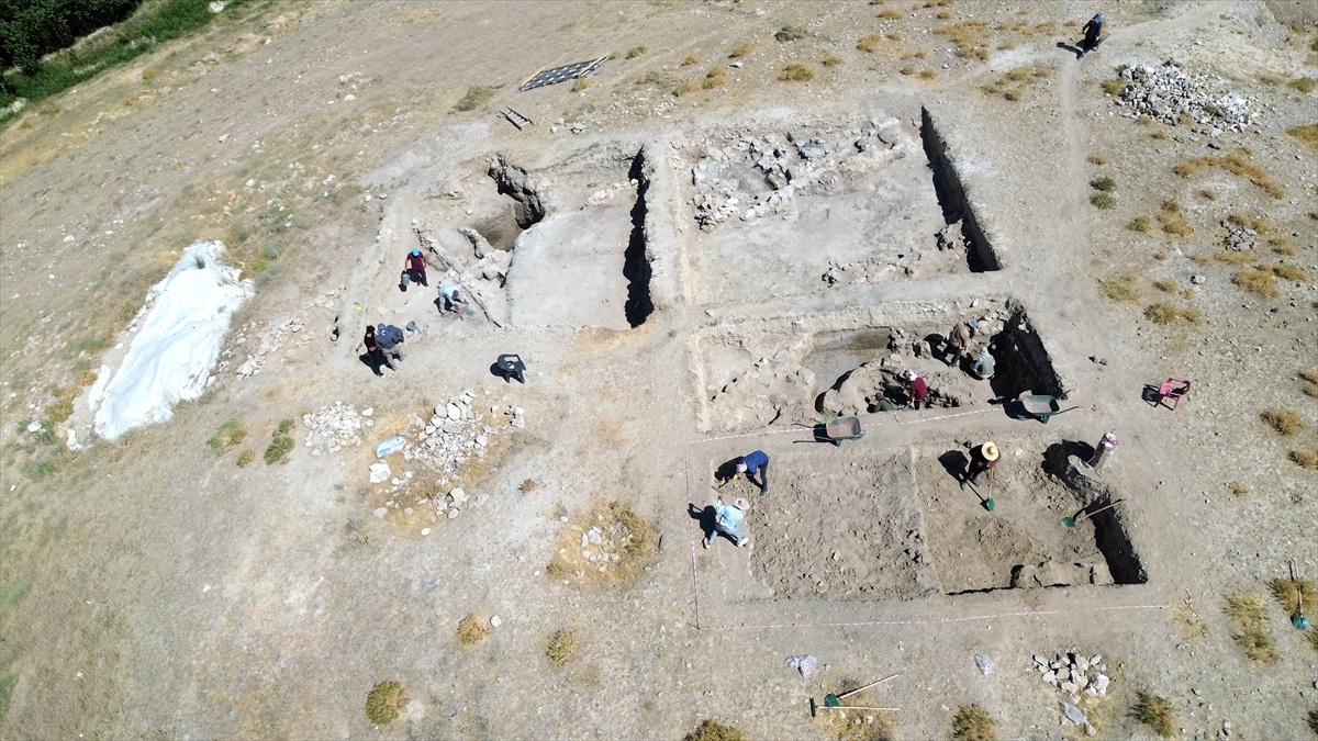 İremir Höyüğü\'nde 5.500 Yıllık Geçmiş Araştırılıyor