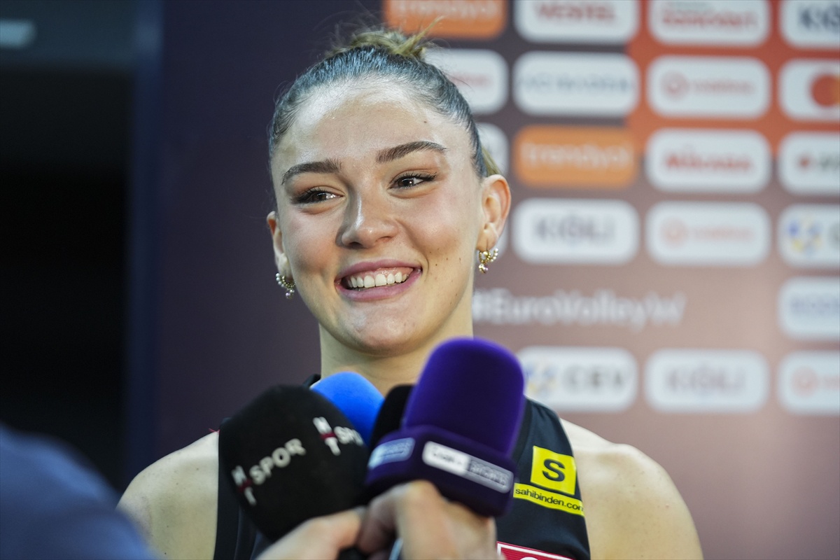 Voleybol Milliler Slovenya\'yı Yendi