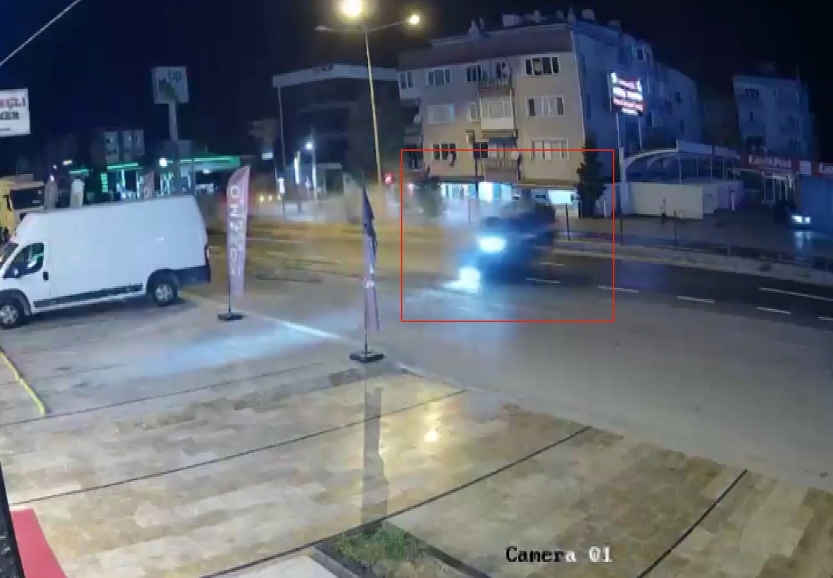 Yalova-İzmit Karayolunda Kaza: Sürücü Yaralı