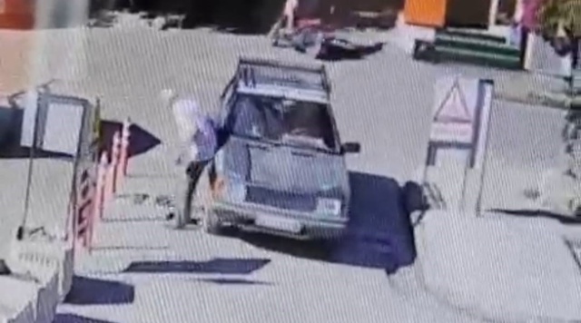Yaşlı Adam Otomobilin Çarpması Sonrası Terkedildi