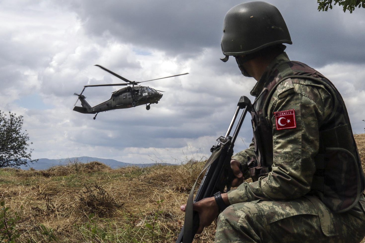 Yunan basınından skandal provokasyon: İsrail\'le olası savaşta KKTC\'deki Türk askeri hedef alınabilir