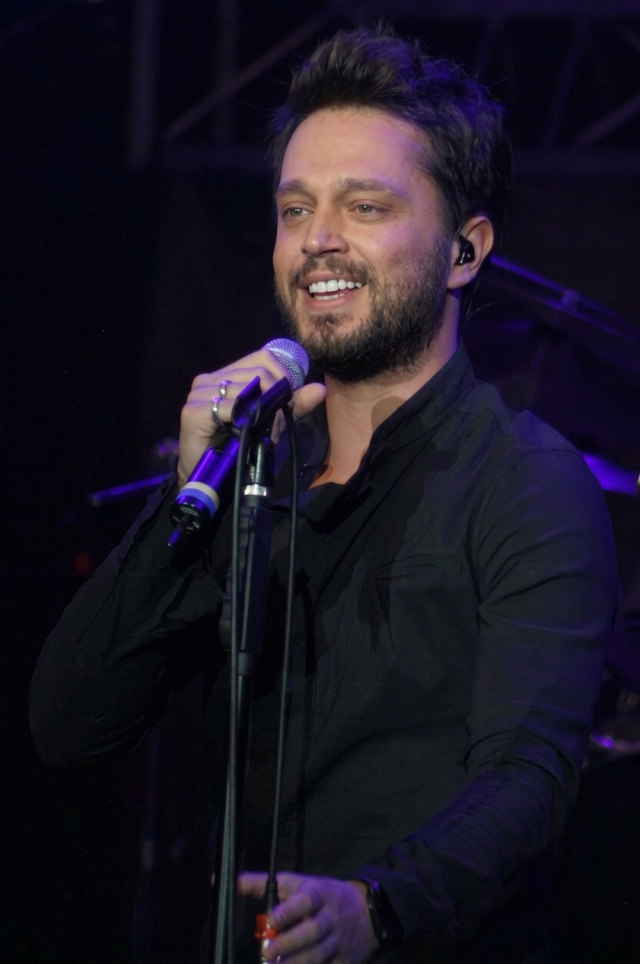 Topçu olacaktı popçu oldu! Murat Boz’un hayatını annesi değiştirmiş