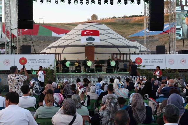 Ahlat'ta Mevlid Kandili'nde ilahi coşkusu