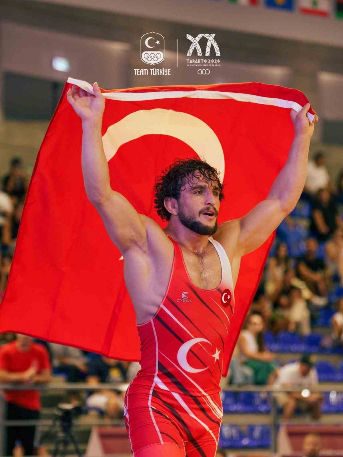 Ahmet Duman Akdeniz Oyunları'nda Altın Madalya Kazandı