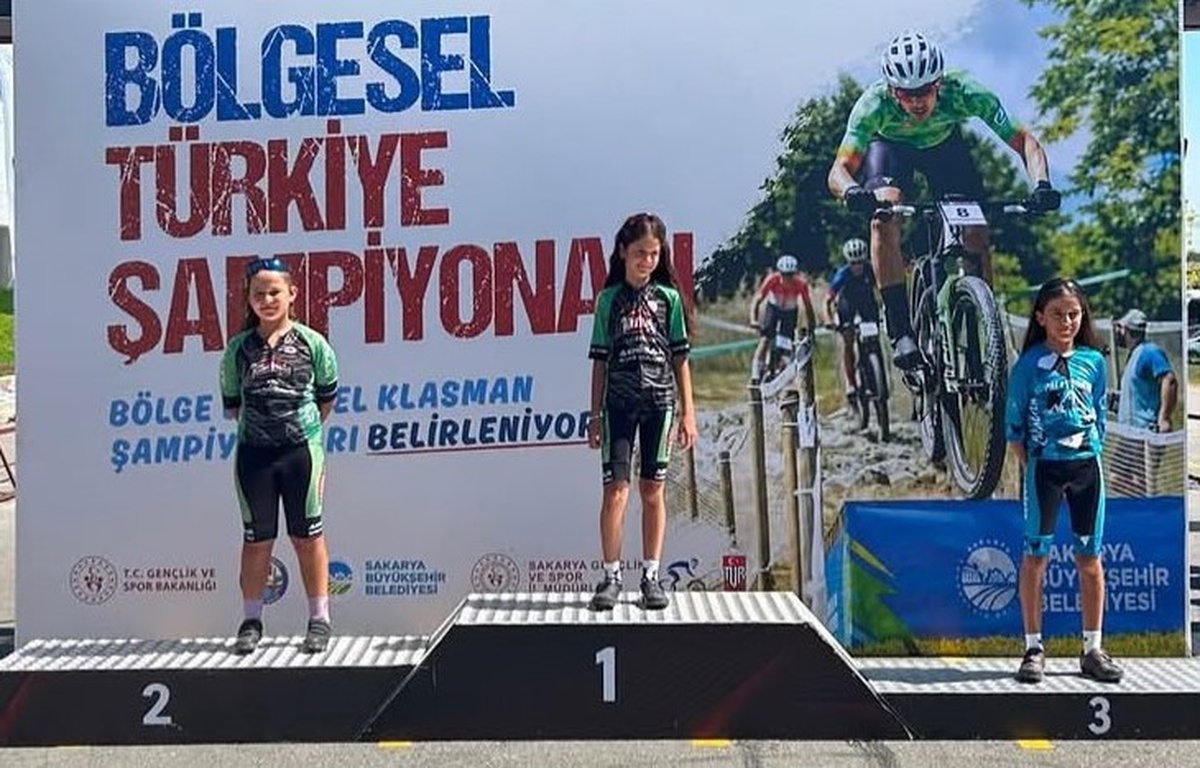 Akhisarlı Sporcular Şampiyonada Parladı