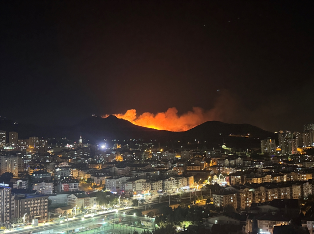 Ankara Mamak'taki yangın saatlerdir söndürülemedi! 1 kişi gözaltında