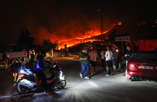 Ankara Mamak'taki yangın saatlerdir söndürülemedi! 1 kişi gözaltında