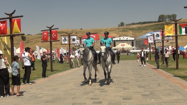 Atlı Jandarma, Ahlat'ta Malazgirt Zaferi Coşkusuna Renk Katıyor