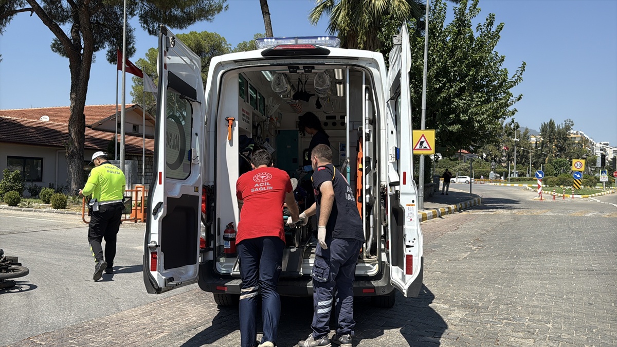 Aydın'da Motosiklet ve Otomobil Çarpıştı: 1 Yaralı