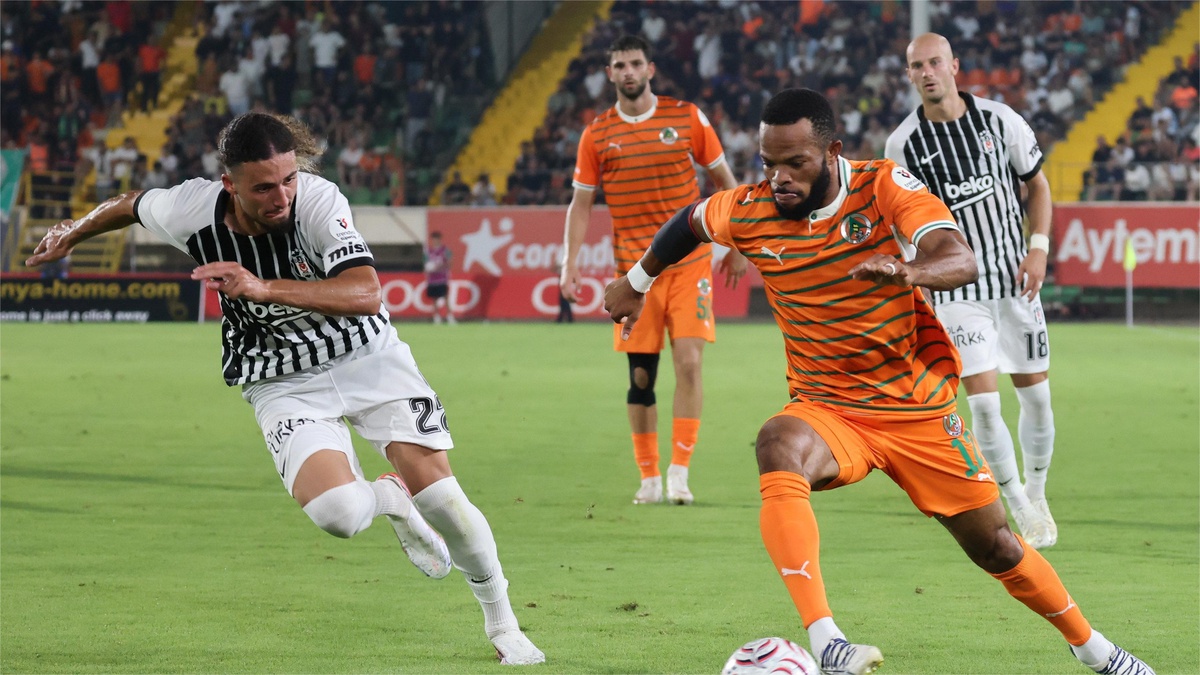 Beşiktaş, Alanyaspor'a 1-0 Yenildi