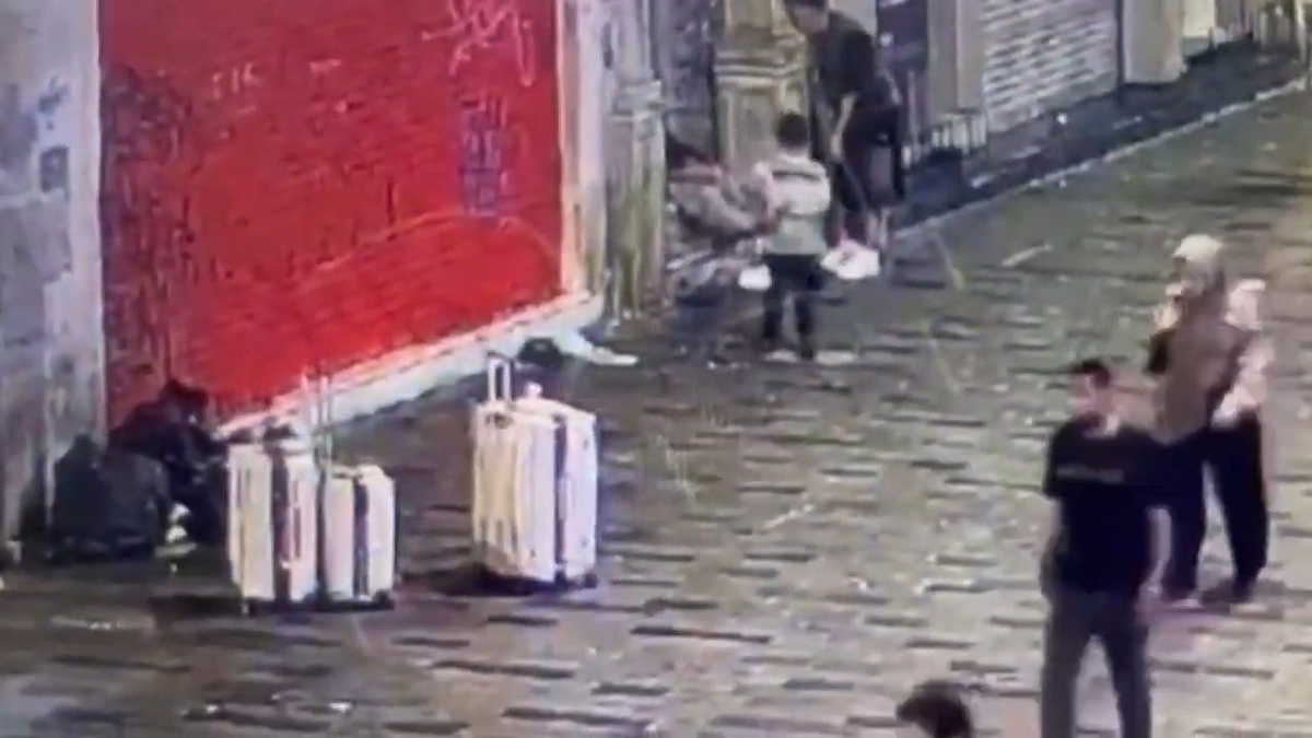 İstiklal Caddesi'nde Cep Telefonu Hırsızı Yakalandı
