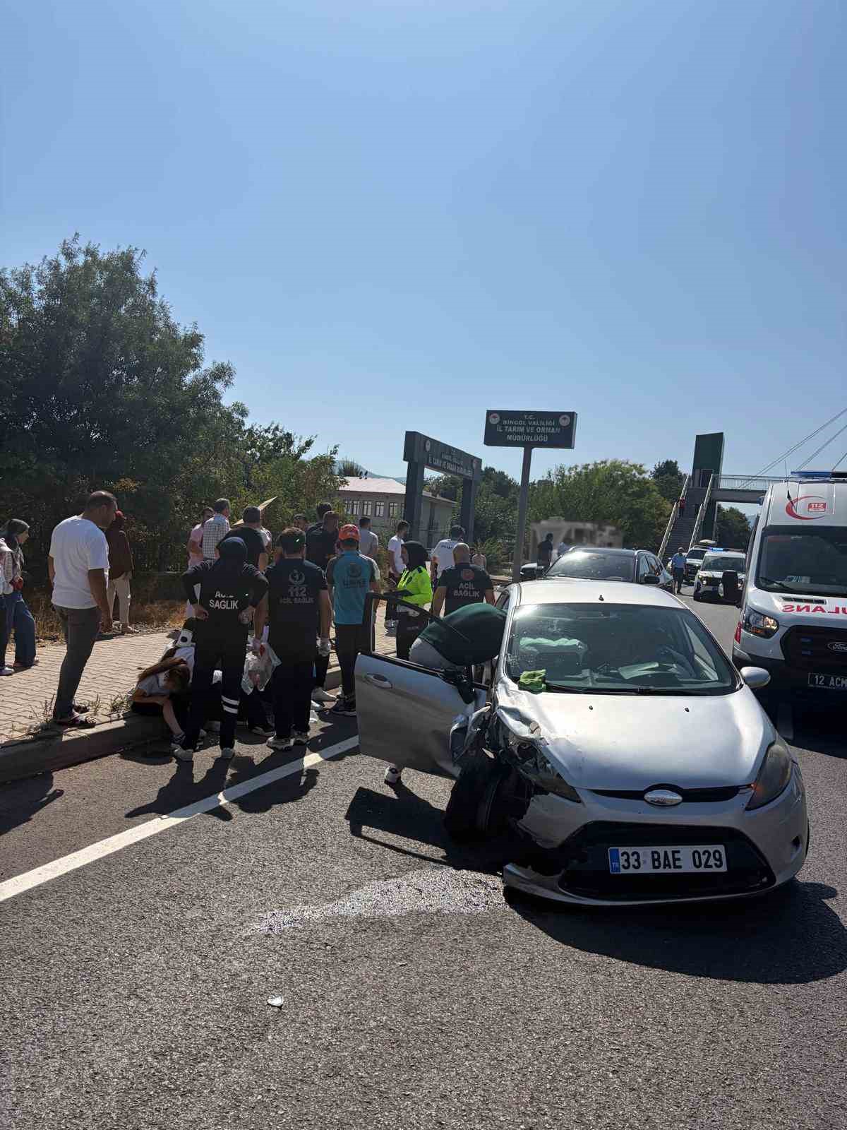 Bingöl'de Trafik Kazası: 4 Yaralı
