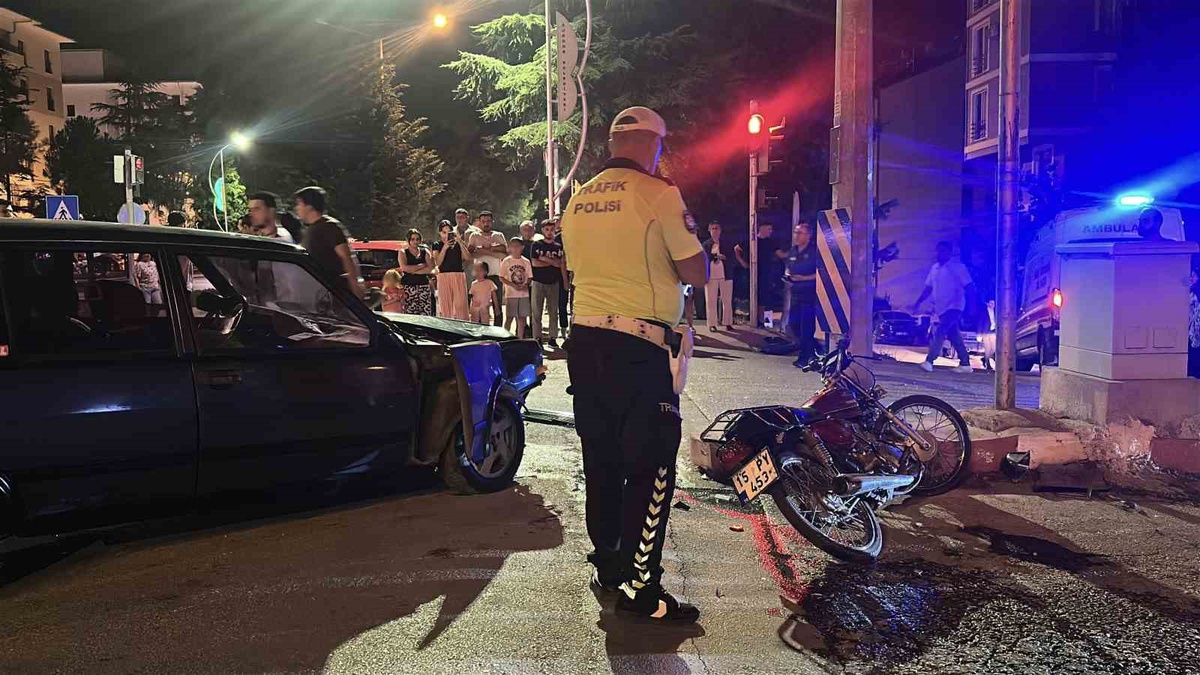 Burdur'da Kavşak Kazası: Motosiklet Sürücüsü Yaralandı