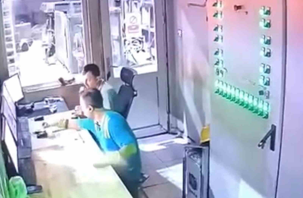 Fabrikada Patlama: 2 Yaralı