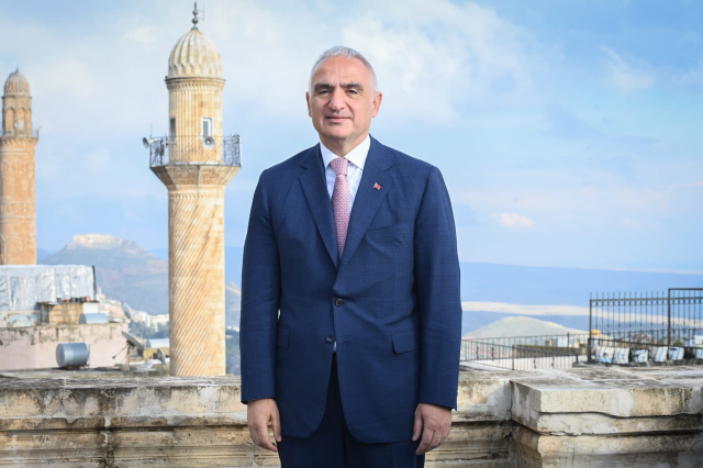 Depremde hasar gören iki tarihi cami Mevlid Kandili'nde yeniden ibadete açılıyor