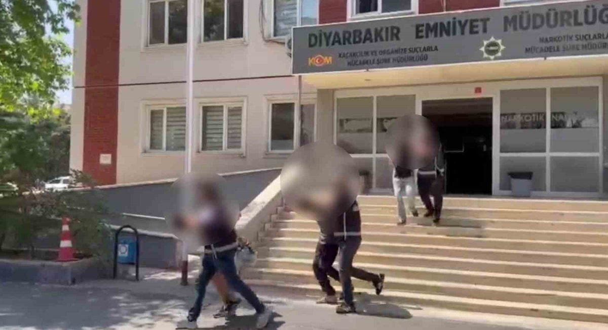 Diyarbakır'da El Bombası İle 4 Tutuklama