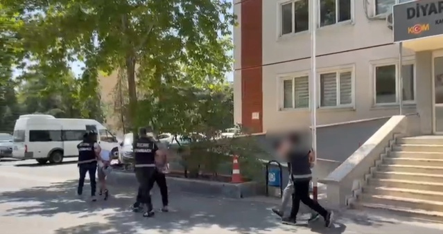 Diyarbakır'da El Bombasıyla 4 Şüpheli Tutuklandı