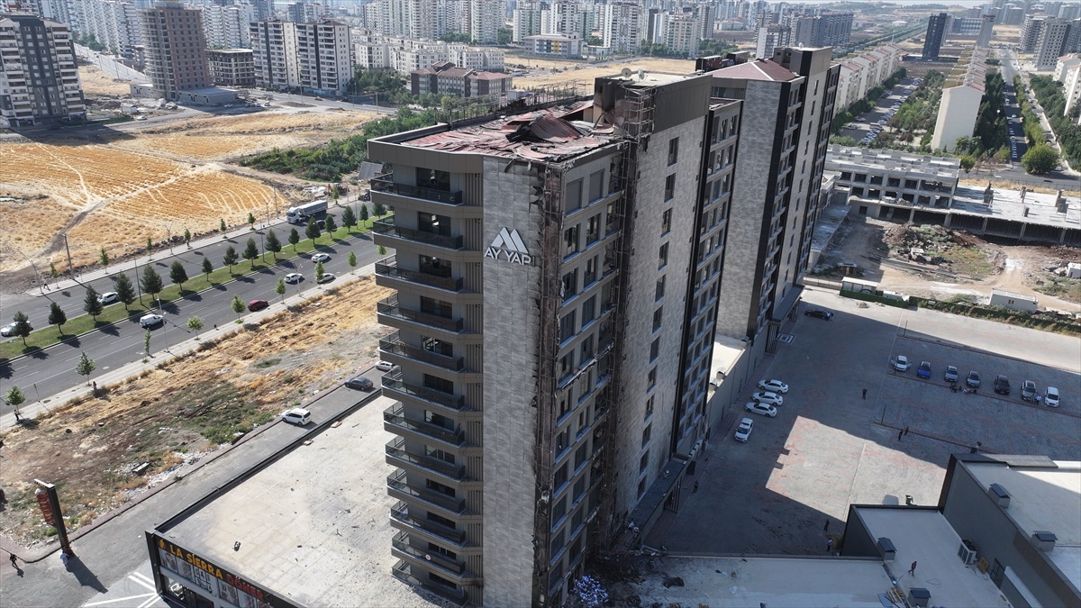 Diyarbakır\'da Plaza Yangını: 5 Kişi Yaralı