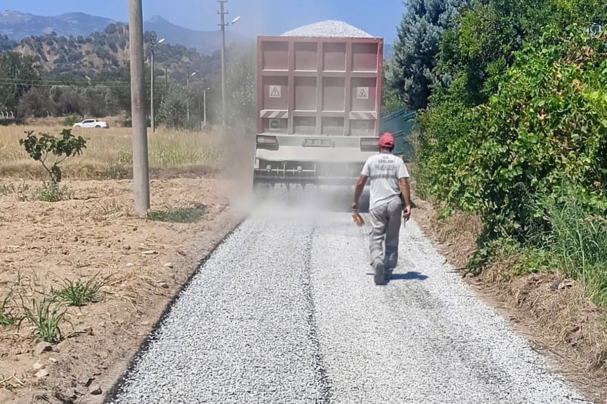 Efeler Belediyesi, Umurlu\'da asfaltlama çalışmalarını sürdürüyor