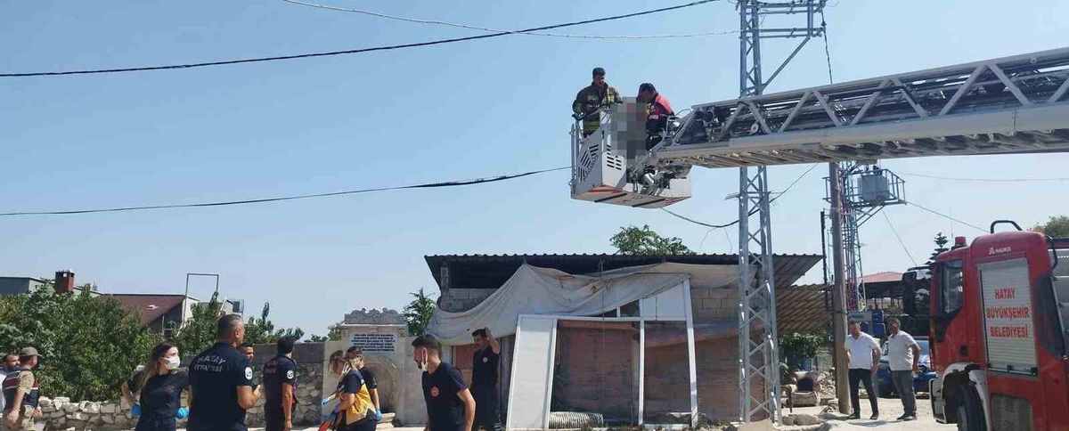 Hatay'da Elektrik Direğinde İntihar Şüphesi