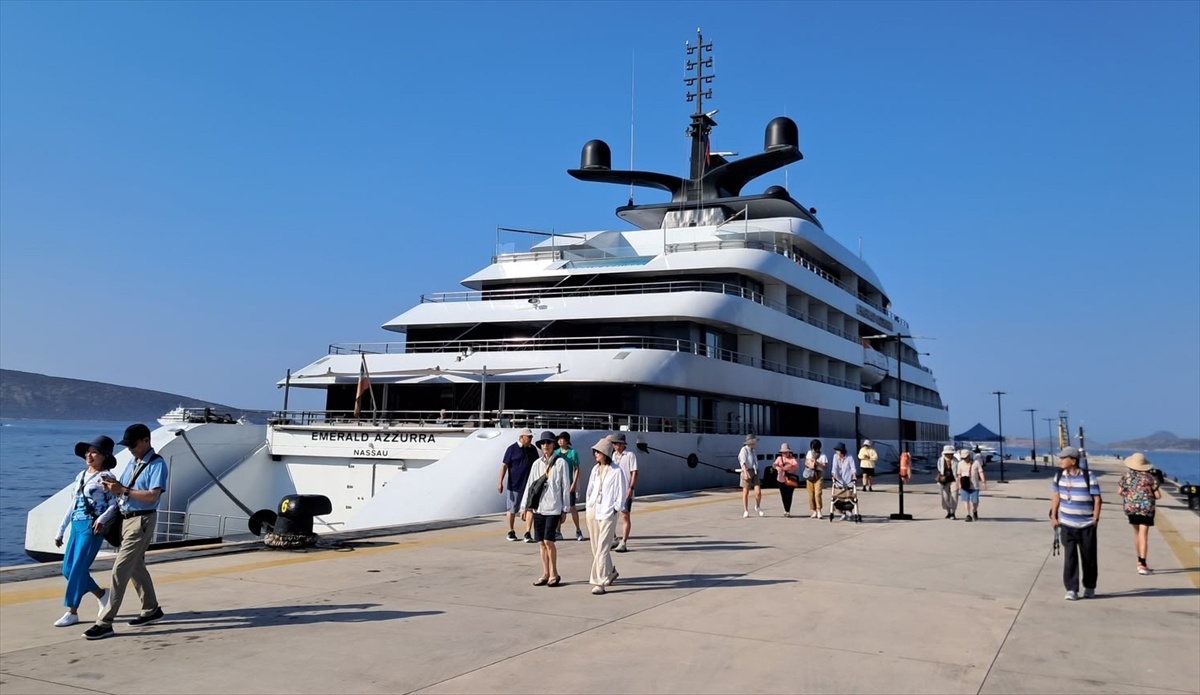 Bodrum\'a Lüks Kruvaziyerle Gelen 93 Turist