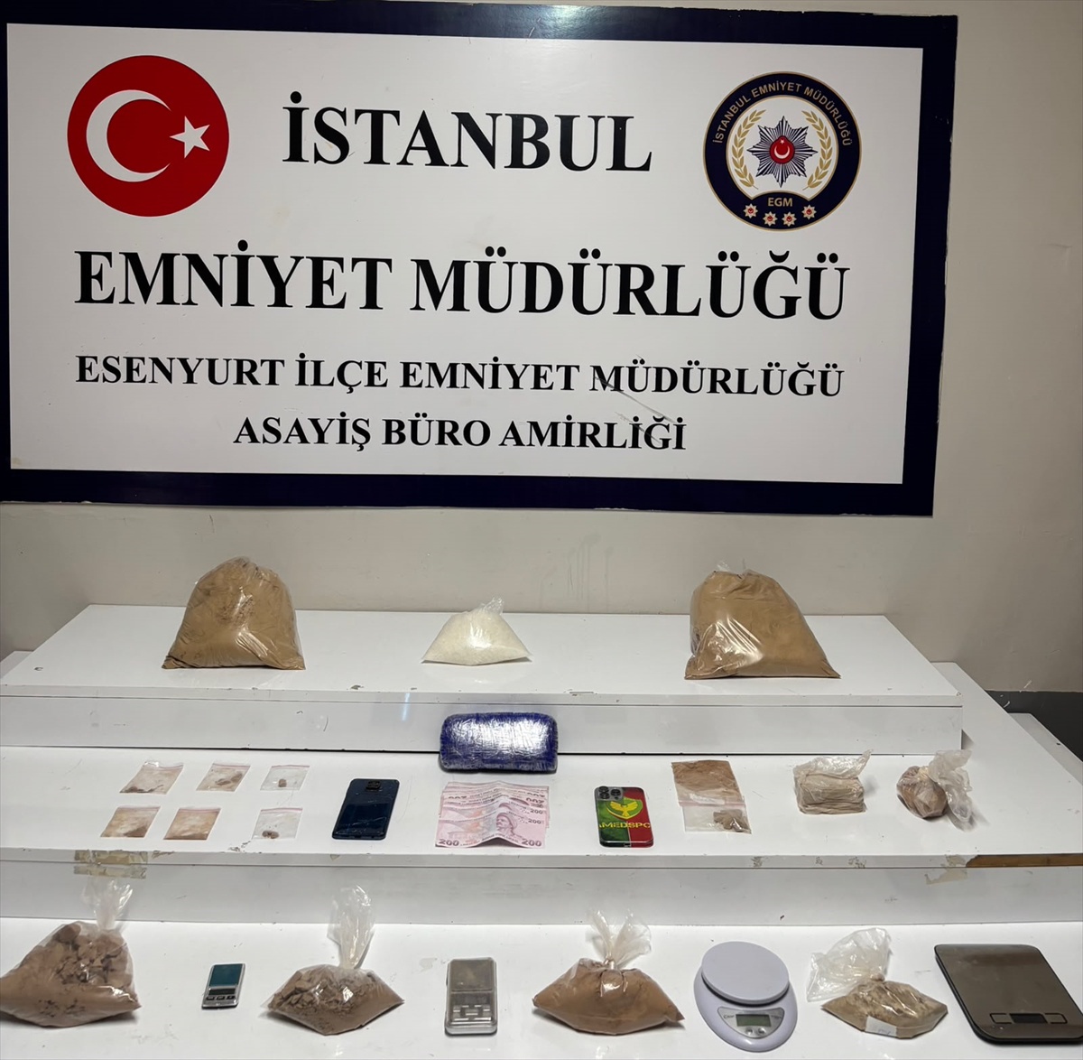 Esenyurt\'ta Uyuşturucu Operasyonu: 7.5 Kilo Ele Geçirildi
