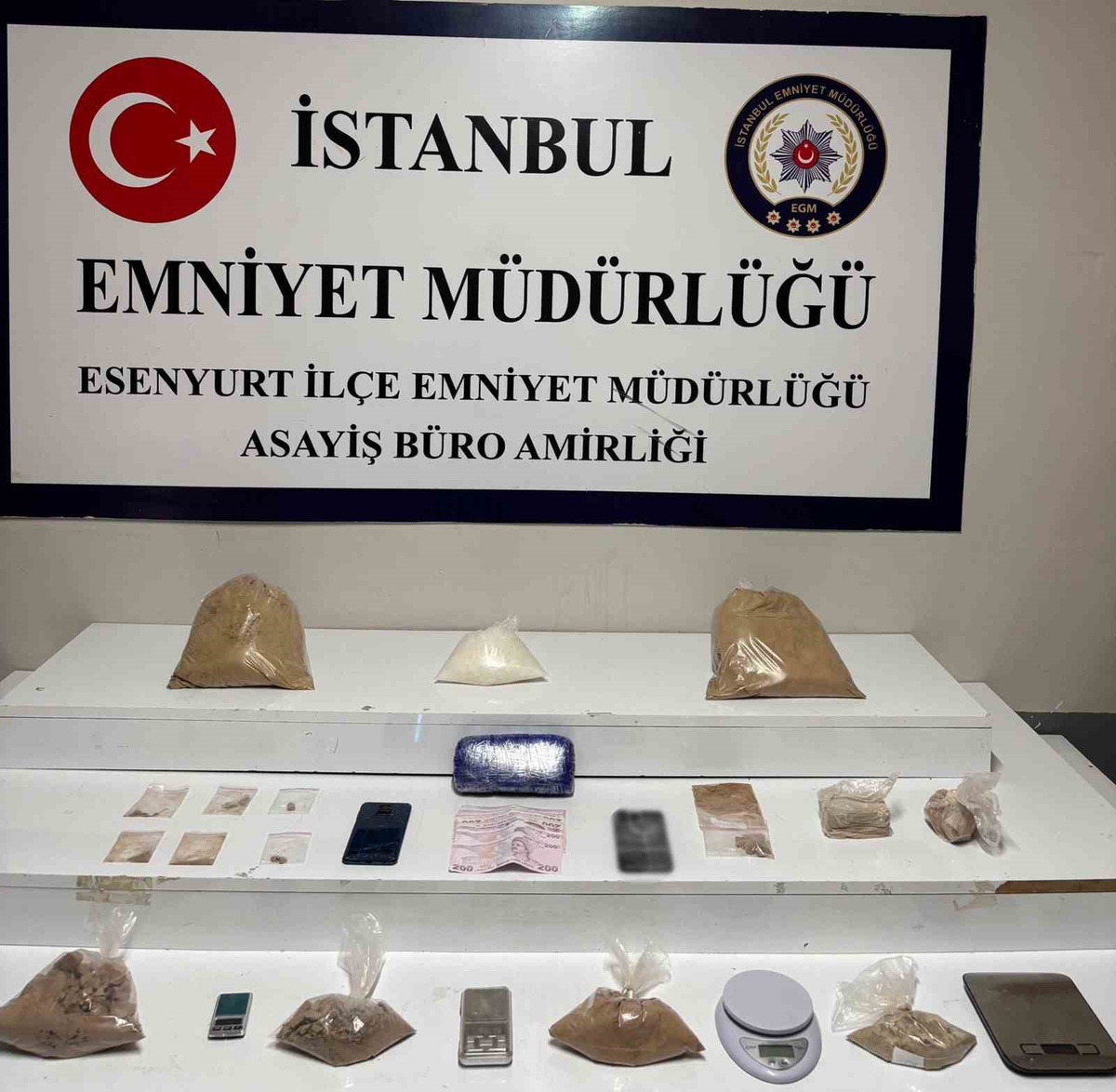 Esenyurt'ta Uyuşturucu Operasyonu: 7,5 Kilo Ele Geçirildi